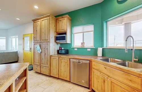 Rockport House | WINTER TEXANS: WATER VIEWS! Cheerful, Bright & Serene welcome FEEL GOOD SPACE