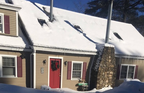 Georges Mills House | Winter Warmth with Lake View