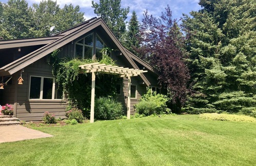 Hailey House | Winter Wonderland! 10 minutes to lifts! Perfect for a family or friend getaway!