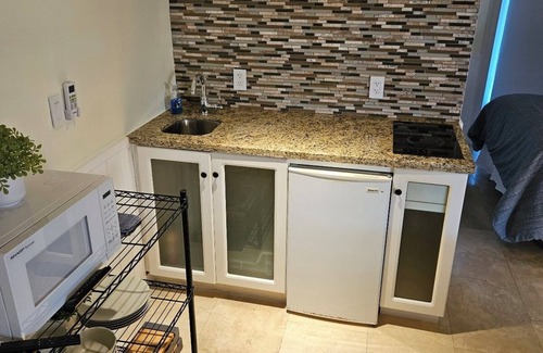 Islamorada Apartment | Winterbirds! Charming studio in the Port Antigua Islamorada Florida Keys