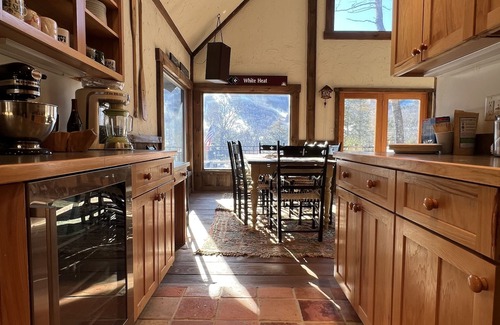 Sunday River Area Ski Chalet | Winterfell: Ski Chalet Retreat, 2 Min Walk to Slopes, Hot Tub/Sauna, Sleeps 18!