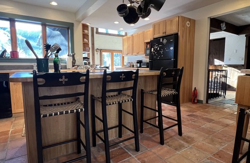 Sunday River Area Ski Chalet | Winterfell: Ski Chalet Retreat, 2 Min Walk to Slopes, Hot Tub/Sauna, Sleeps 18!