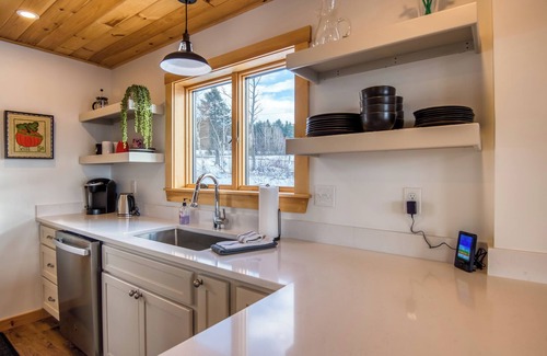 Rangeley House | Winterfell | Snowmobile, close to Saddleback, and Rangeley Lake Views!