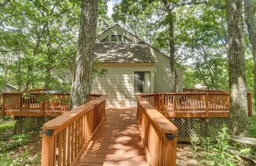 Treeloft Cottage | Wintergreen Home w/Hot Tub, Deck & Mountain Views