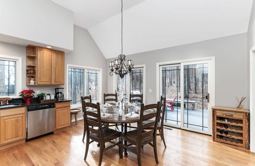 Pedlars Edge House | Wintergreen Ridge Retreat - Family Home