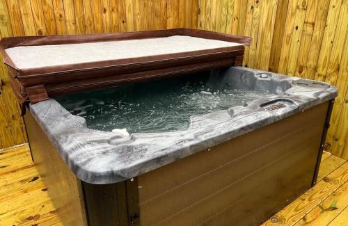 Pedlars Edge Ski Chalet | Wintergreen Ridge Retreat - Family Home
