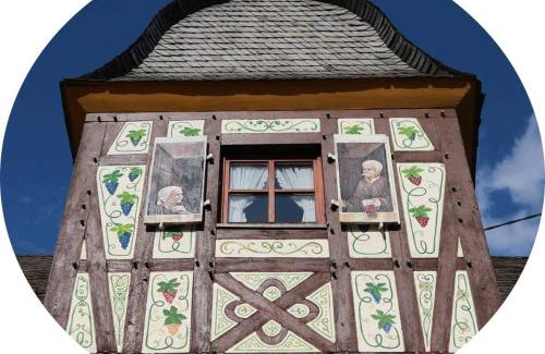 Kobern-Gondorf House | Winzerhäuschen am Brunnen