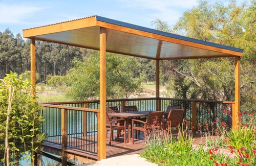 Wilyabrup Apartment | Wirraway Luxury Chalet | Lake Views | Private Gardens