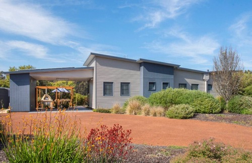 Wilyabrup Apartment | Wirraway Luxury Chalet | Lake Views | Private Gardens