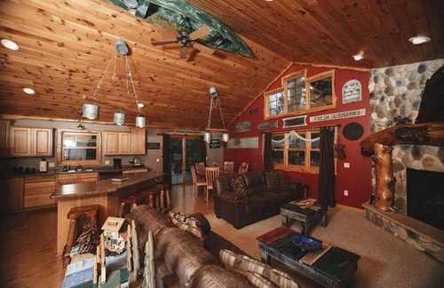 Spring Brook House | Wis Dells Home (The Baitshop, decorated fishing theme)