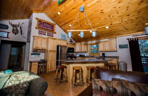 Spring Brook House | Wis Dells Home (The Baitshop, decorated fishing theme)