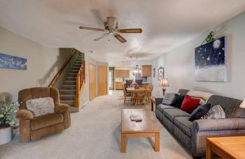 Lake Delton House | Wisconsin Dells Escape - Amazing Views - Pools