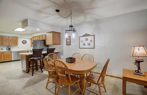 Lake Delton House | Wisconsin Dells Escape - Amazing Views - Pools