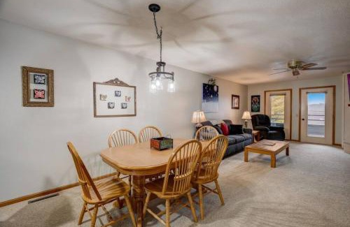 Lake Delton House | Wisconsin Dells Escape - Amazing Views - Pools