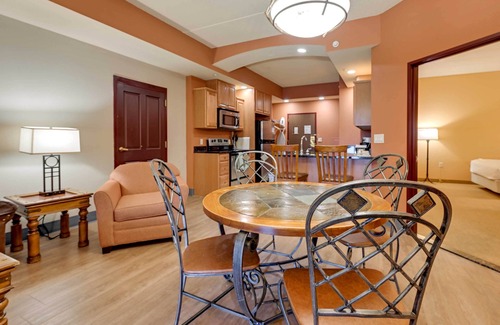 Wisconsin Dells Condo | Wisconsin Dells Resort Condo w/2 Fireplaces
