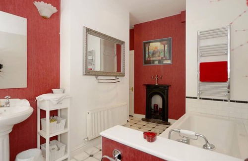 Deganwy House | Wise Folly - Three Bedroom House, Sleeps 6