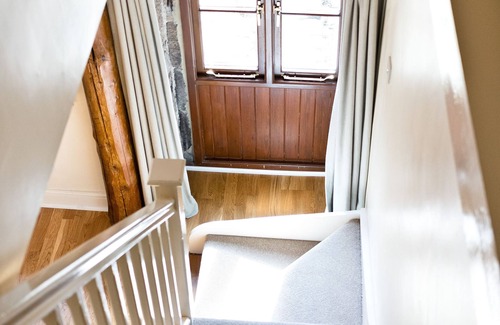 Knockerdown Apartment | Wisels Cottage With Shared Swimming Pool & Games Room