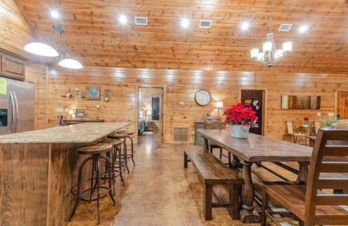 Hochatown House | "Wish You Were Here", Where Luxury & Location Meet - 5bd, 3ba