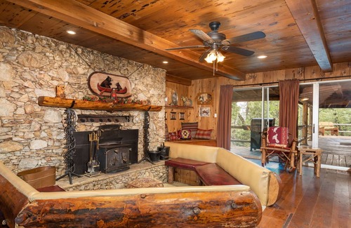 Wishon House | Wishon Retreat: Views BBQ HotTub BassLake Yosemite
