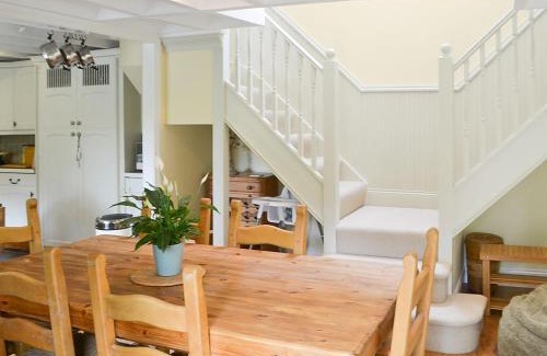 Netherton House | Wisteria Cottage