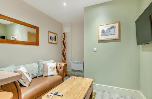 South Cerney House | Wisteria Cottage