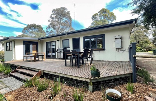 Inverloch Cottage | Wisteria Cottage - Pet Friendly