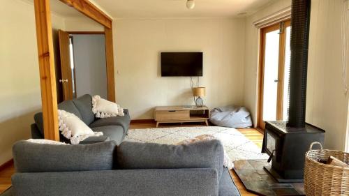 Inverloch House | Wisteria Cottage Pet Friendly