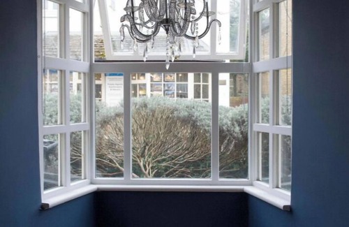 Bourton Cottage | Wisteria Cottage, 5* Location, Parking, Cotswolds