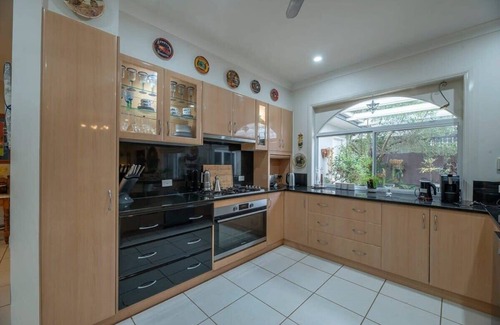 Dubbo House | Wisteria - Golfside Entertainer, Vintage Grandeur