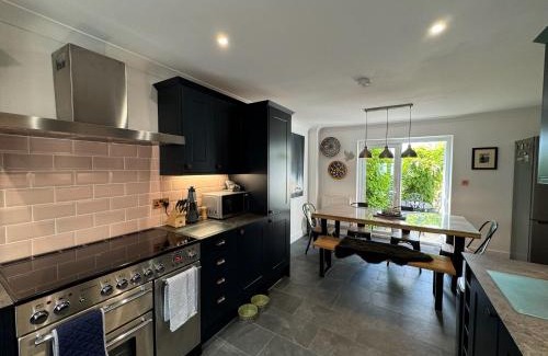 Camelford House | Wisteria House 3 bed sleeps 6