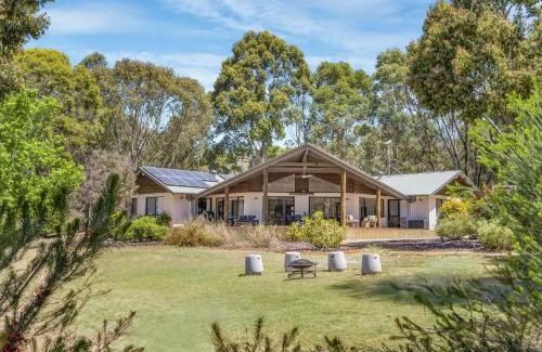 Quindalup House | Wisteria Lodge