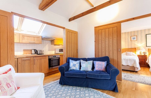 Dartmouth Cottage | Wisteria Suite