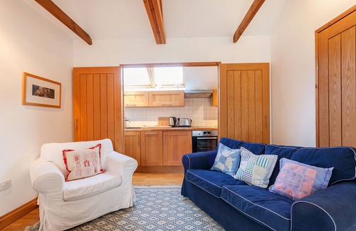 Dartmouth Cottage | Wisteria Suite