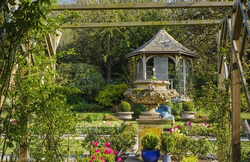 Dartmouth Cottage | Wisteria Suite