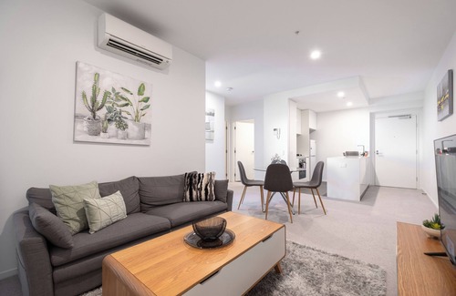 Footscray Apartment | With 2 bedrooms, 2 bathrooms, this apartment impresses with its breathtaking panoramic views