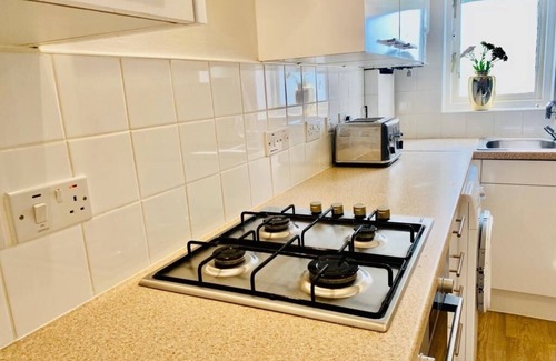 South Richmond House | With Garden & Fast Access to Central London & Heathrow Airport