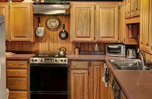 Eureka Springs Cabin | Wits End Cabin On 65 Gated Acres, Amazing Outdoor Fireplace & Hot Tub