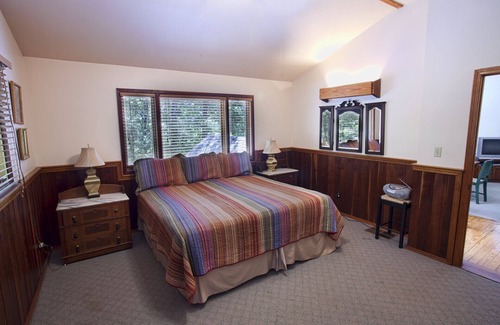 Eureka Springs Cabin | Wits End Cabin On 65 Gated Acres, Amazing Outdoor Fireplace & Hot Tub