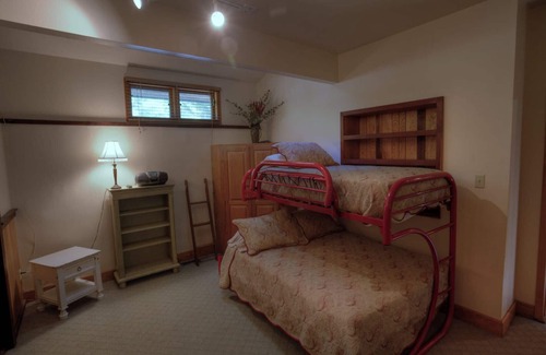 Eureka Springs Cabin | Wits End Cabin On 65 Gated Acres, Amazing Outdoor Fireplace & Hot Tub