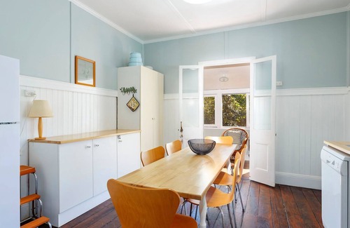 Tea Gardens Cottage | Witt’s Oasis | Two traditional Tea Gardens cottages