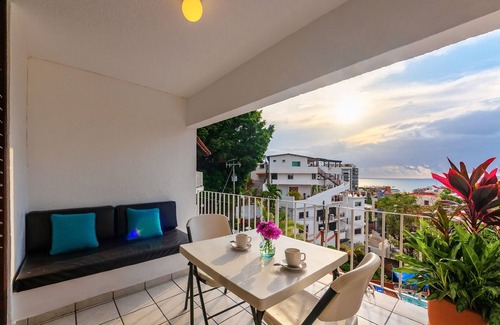 Alta Vista Resort | WIVC Alta Vista Condo - Stunning Views, Close to the Beach & Romantic Zone