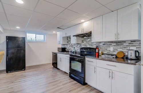 Edmonton Apartment | WJ - 2BR Basement suite w/Fully Fenced Yard