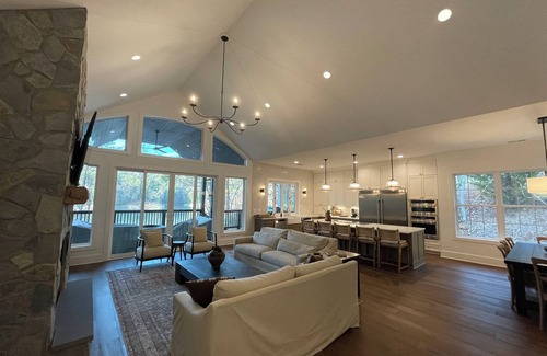 The Arbor House | Wkd Escape, Stunning! New, custom home on Lake James, offering early check-in!