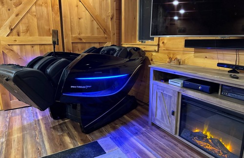 Bretton Woods Cabin | WM dream home in National Forest; AC, swimspa, beach, massage chair, and dog friendly!
