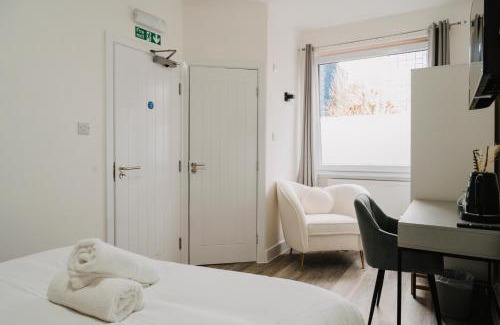 Canary Wharf Hotel | WNS Skylines Village