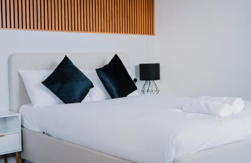 Canary Wharf Hotel | WNS Skylines Village