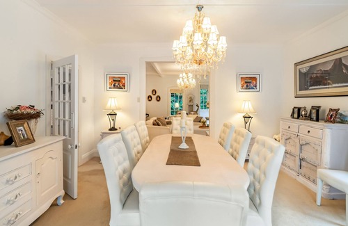Lower Hutt Villa | Woburn Retreat, Luxury Home for Perfect Getaway