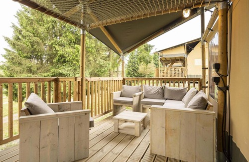 Signy-lAbbaye Apartment | Wodden 8-Person Holiday Tent
