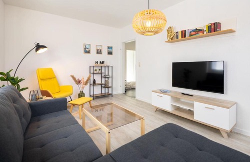 Bant Apartment | Wohnglück - Moderne renovierte Ferienwohnung mit Fahrradkeller