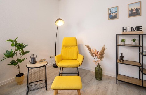 Bant Apartment | Wohnglück - Moderne renovierte Ferienwohnung mit Fahrradkeller